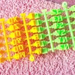 MARCADOR DE LETRAS VS. COLORES